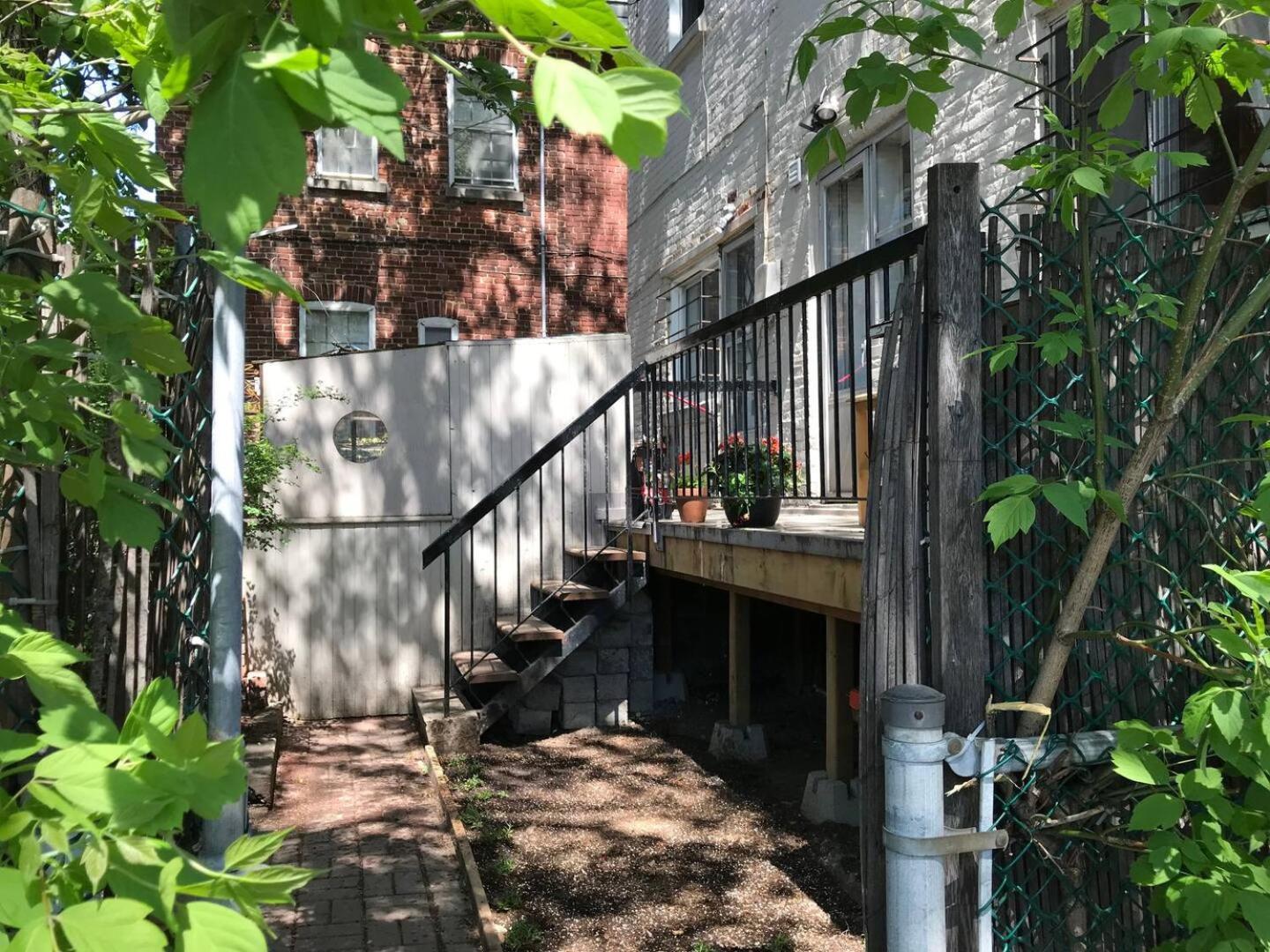 Heart Of Mtr For Memerable Experiance 2 Backyard 7minmetro Fully Renovated & Equipped Сasa de vacaciones Montreal